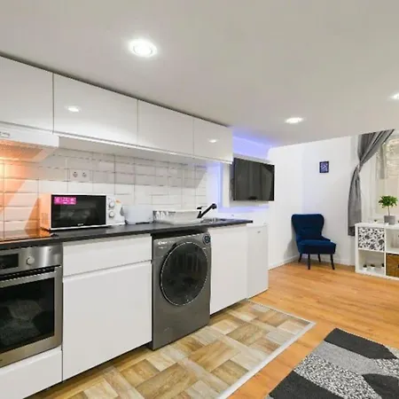 Lovely Flat In Damjanich Street - Leonard Budapesta