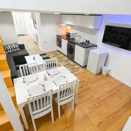 Lovely Flat In Damjanich Street - Leonard Apartament Budapesta